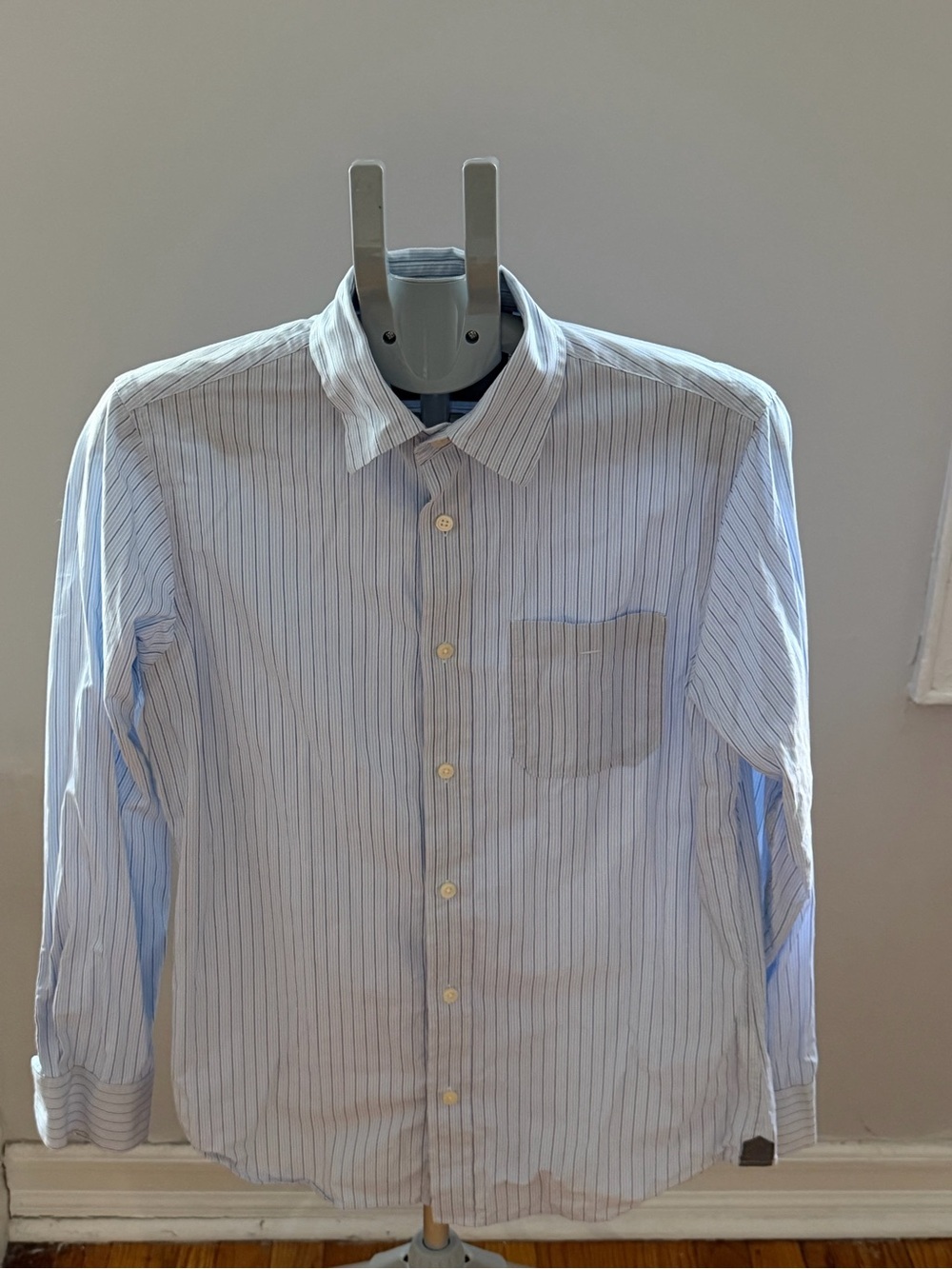Banana Republic Men’s Blue Striped Button Front Shirt 100% Cotton Size S - Picture 2 of 11